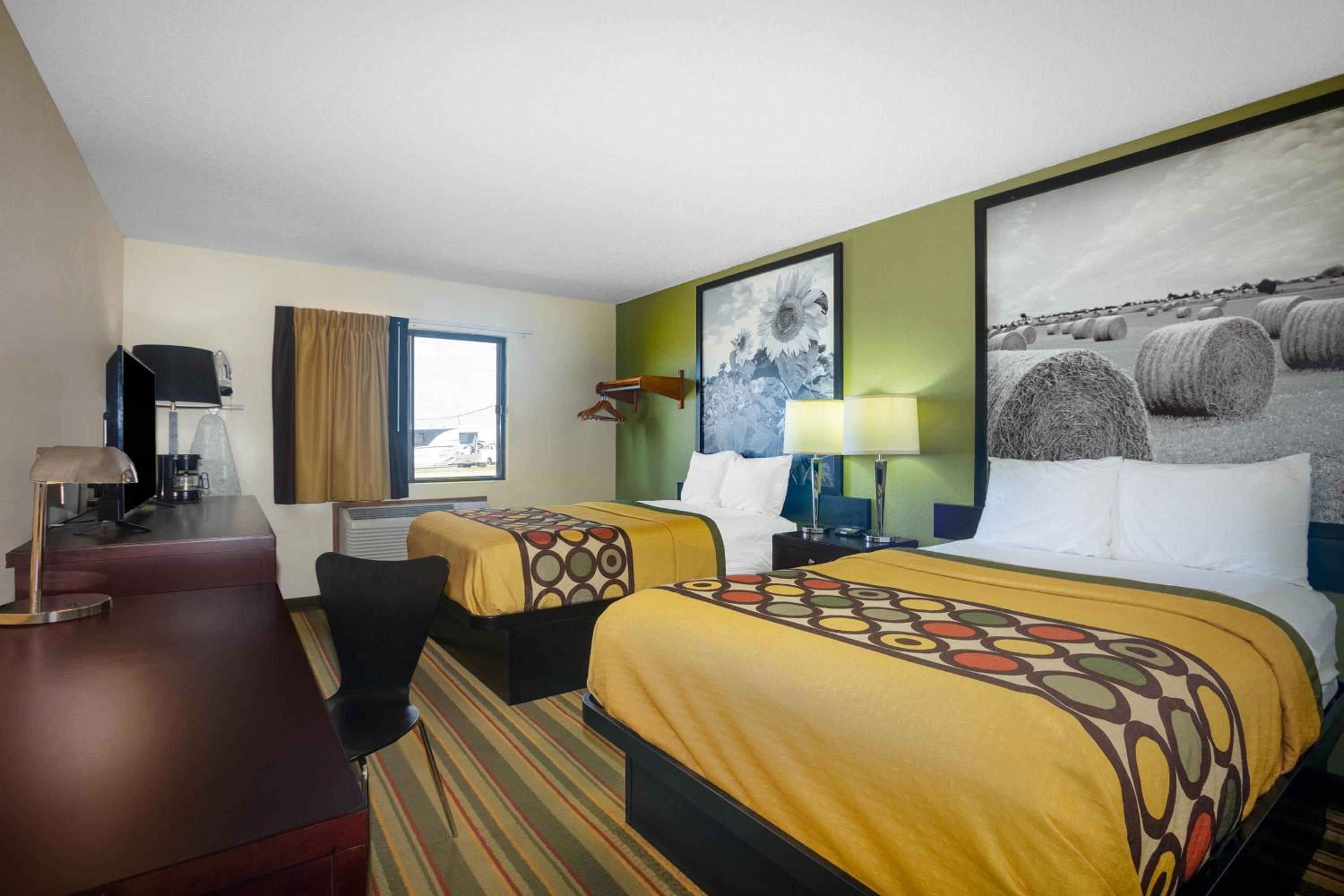 Deluxe, 2 Double Beds
