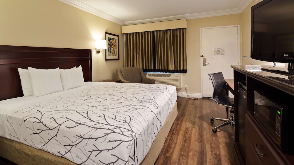 Best Western Woodland Hills Inn 22/37