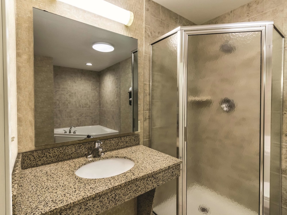 La Quinta Inn & Suites by Wyndham Fargo-Medical Center 20/60