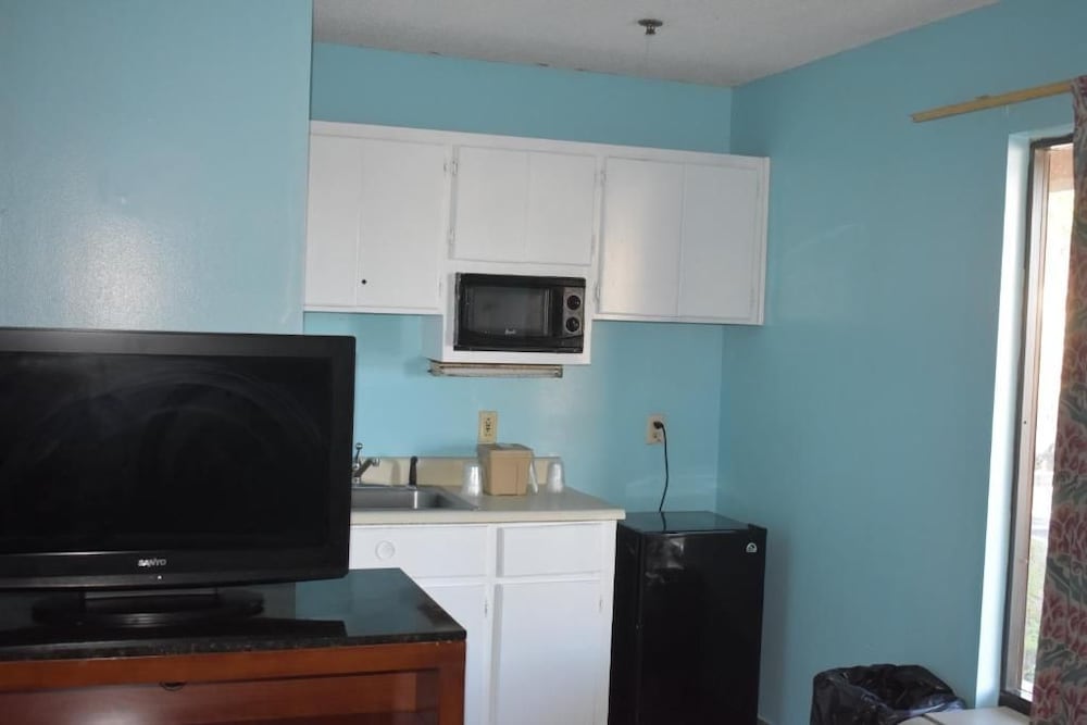 Guest Cottage & Suites 53/60
