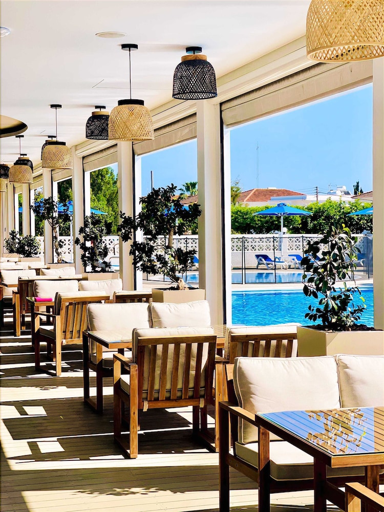 Sveltos Hotel 64/88