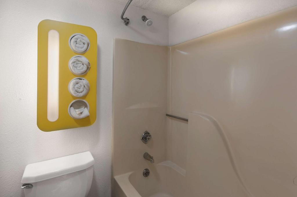 2 Full Beds - Non-Smoking، Motel6 Omaha, NE - Central 10/10