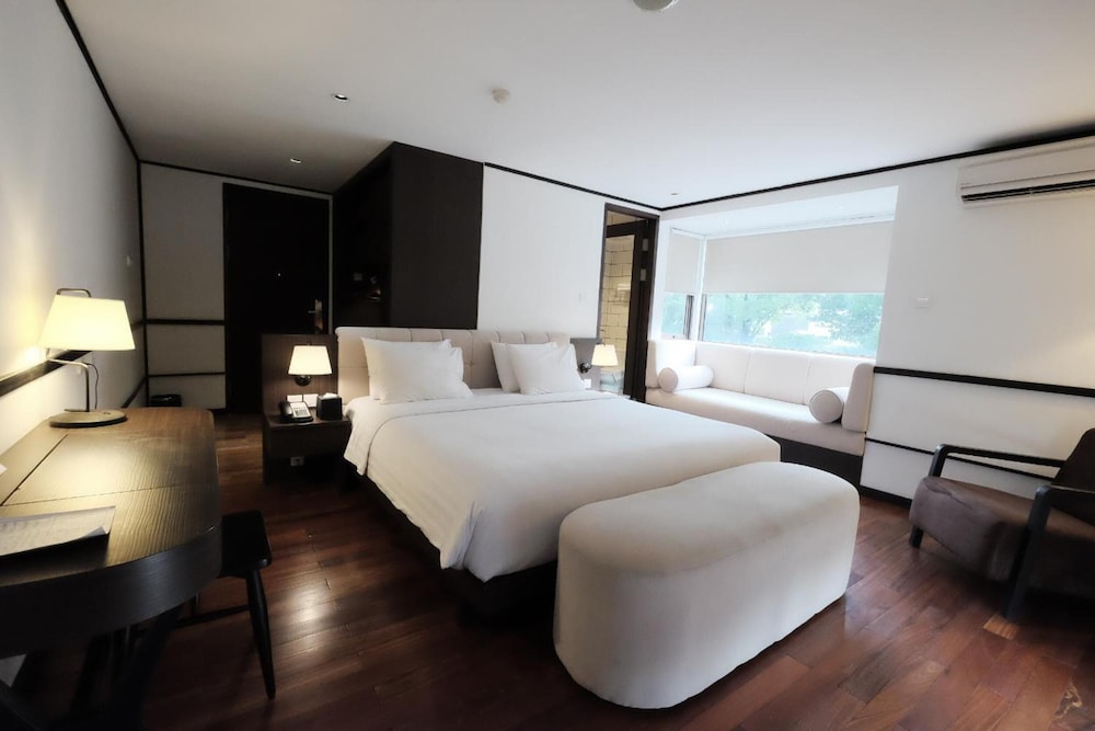 Hotel Namin Bandung 10/67