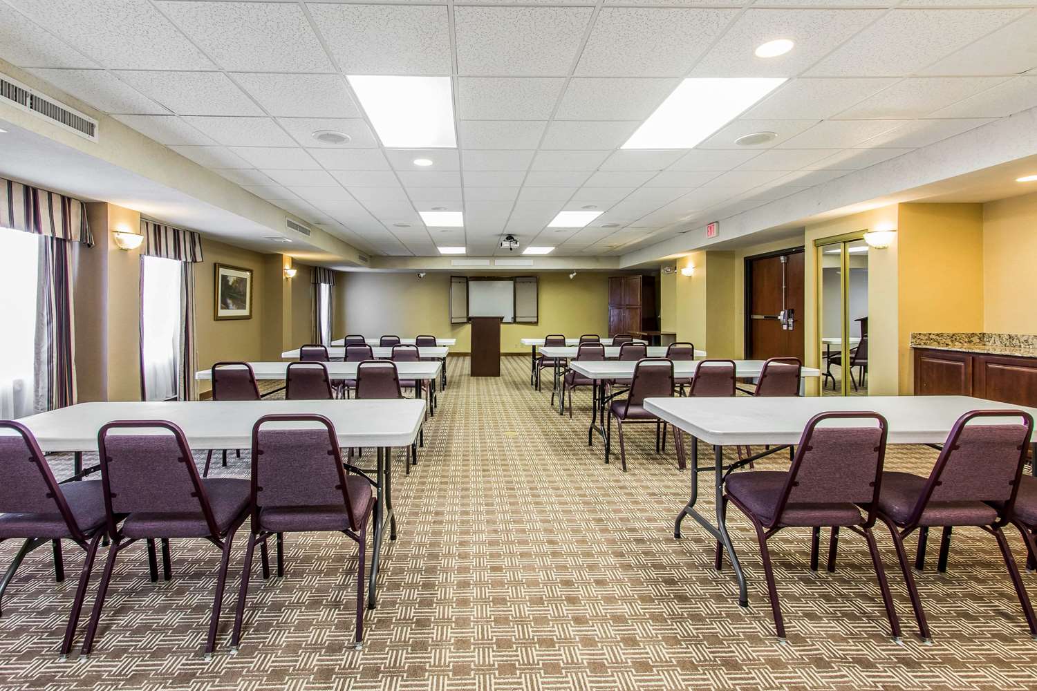 Ardmore Inn & Suites 14/19