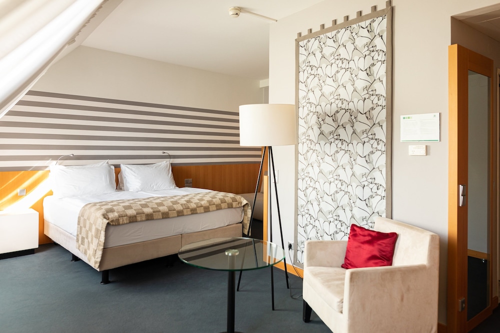 HOLIDAY INN VIENNA CITY 12/74