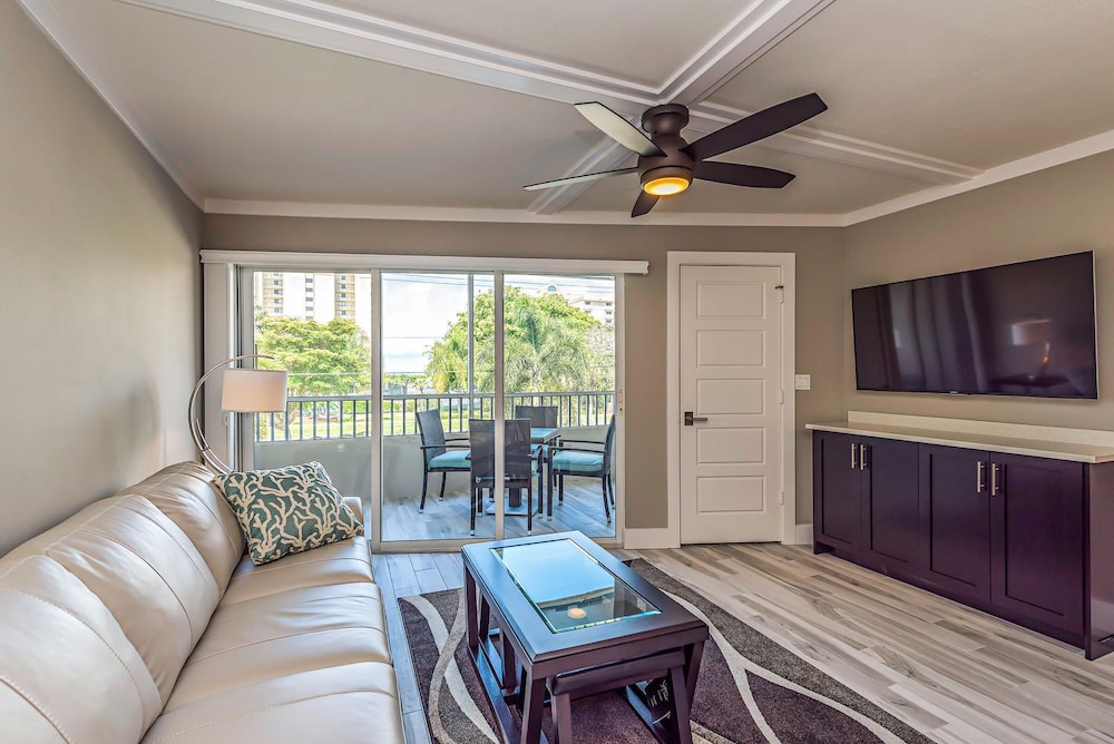 Marco Beach Vacation Suites 34/73