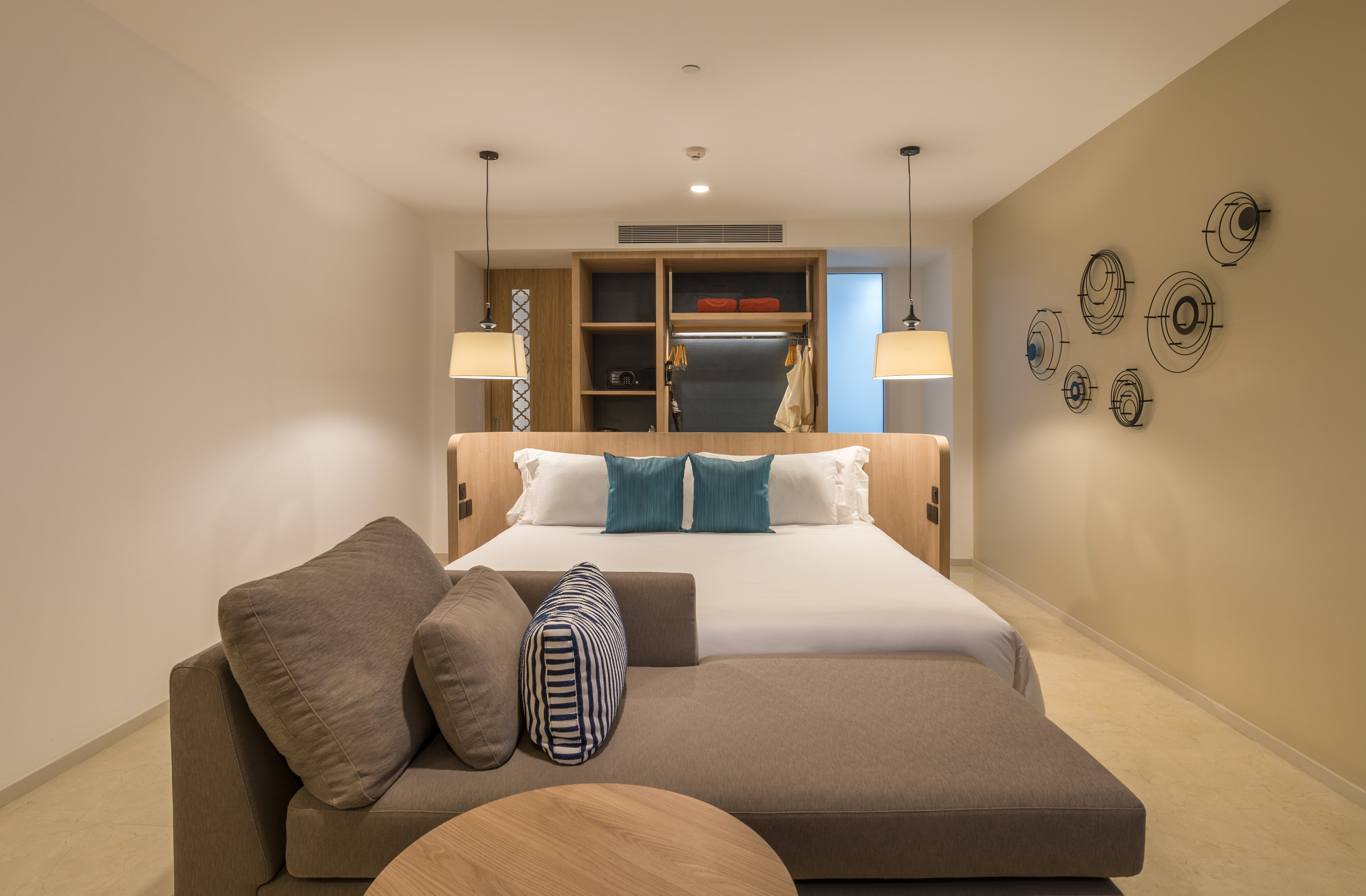 Premium, King Bed, Pool Corner