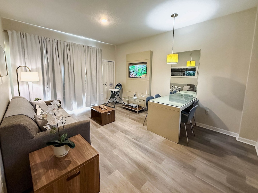 The Point Hotel & Suites 52/75