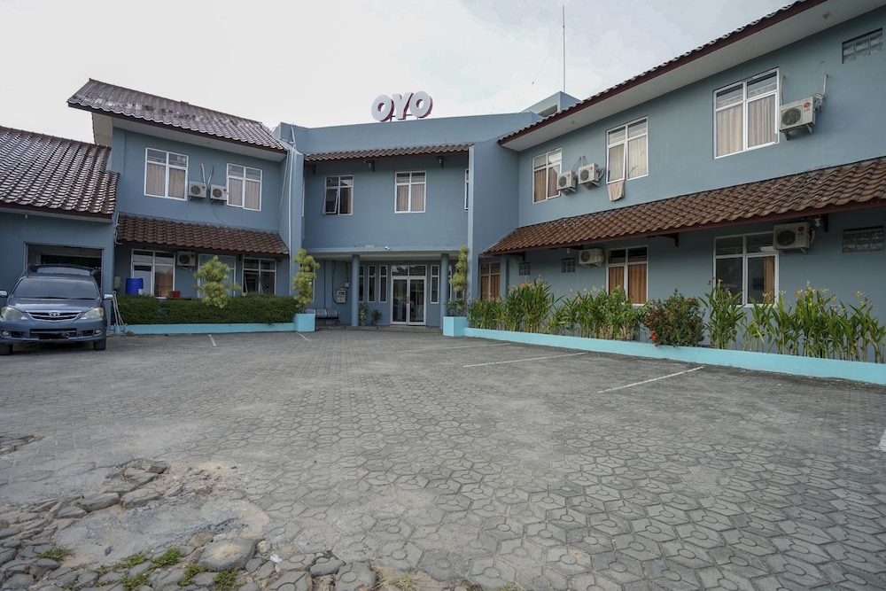 Super OYO 1844 Bravo Residence 34/39