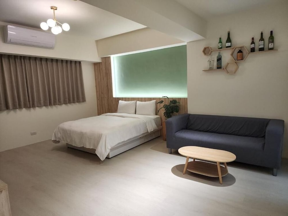 Colors Infinity Inn 24/70