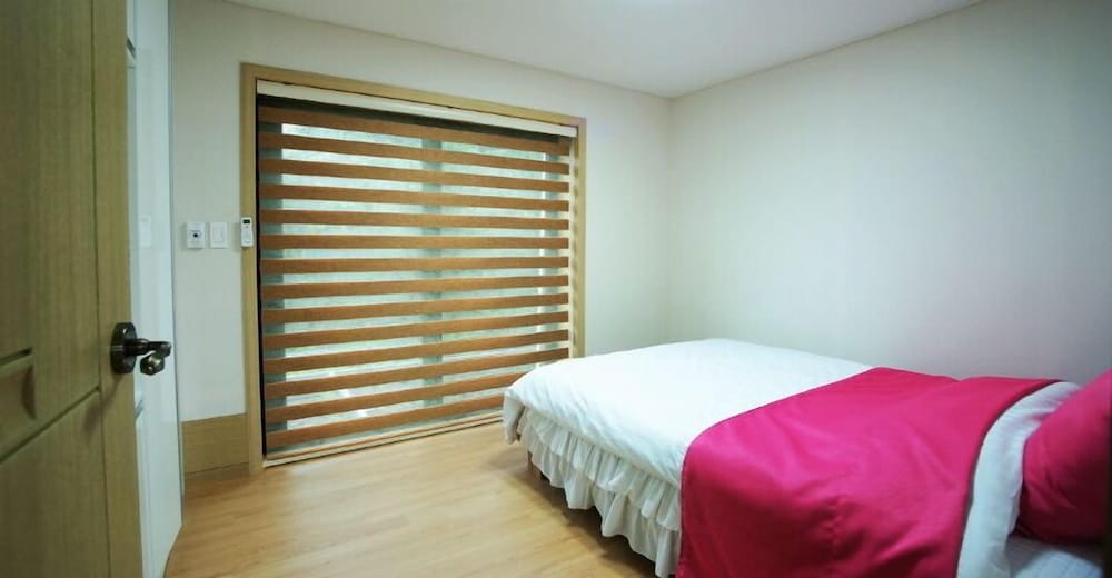 Jeju Gotjawal Geomoon Oreum Pension 17/50