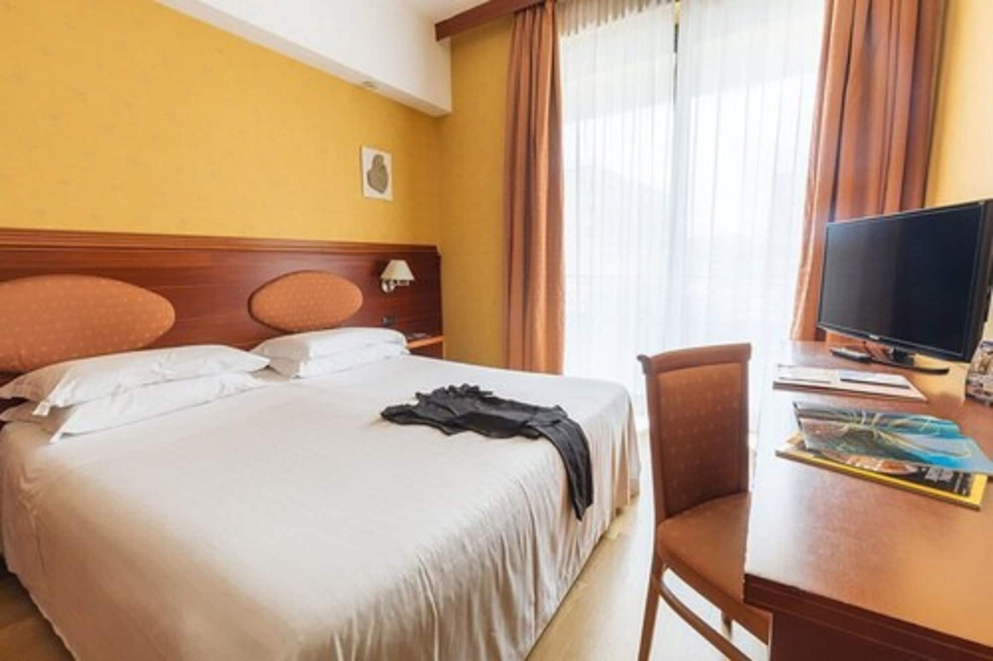 CLASSIC, SINGLE, DOUBLE BED