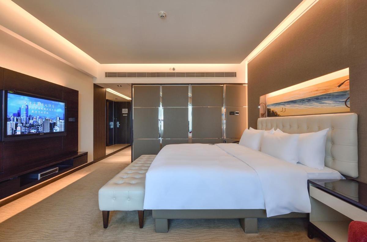 Executive, King Bed, West Wing
