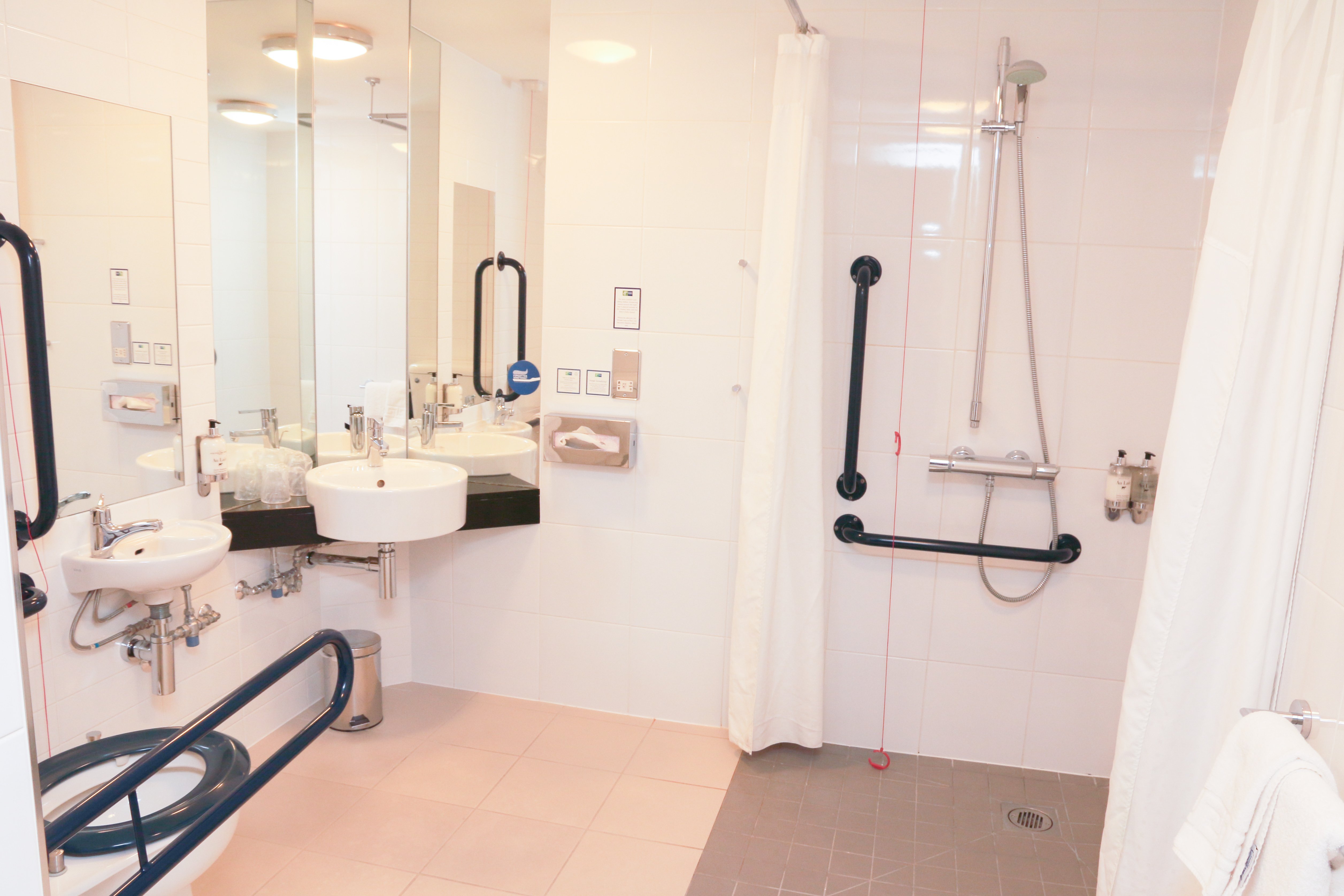 Holiday Inn Express London Heathrow T5 70/70