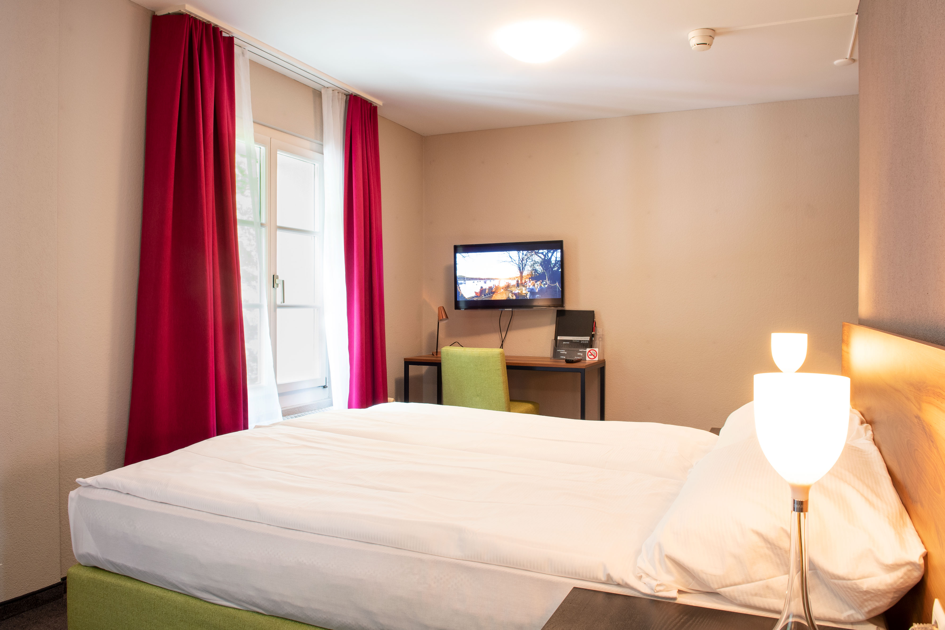 Room, Triple, Forest View