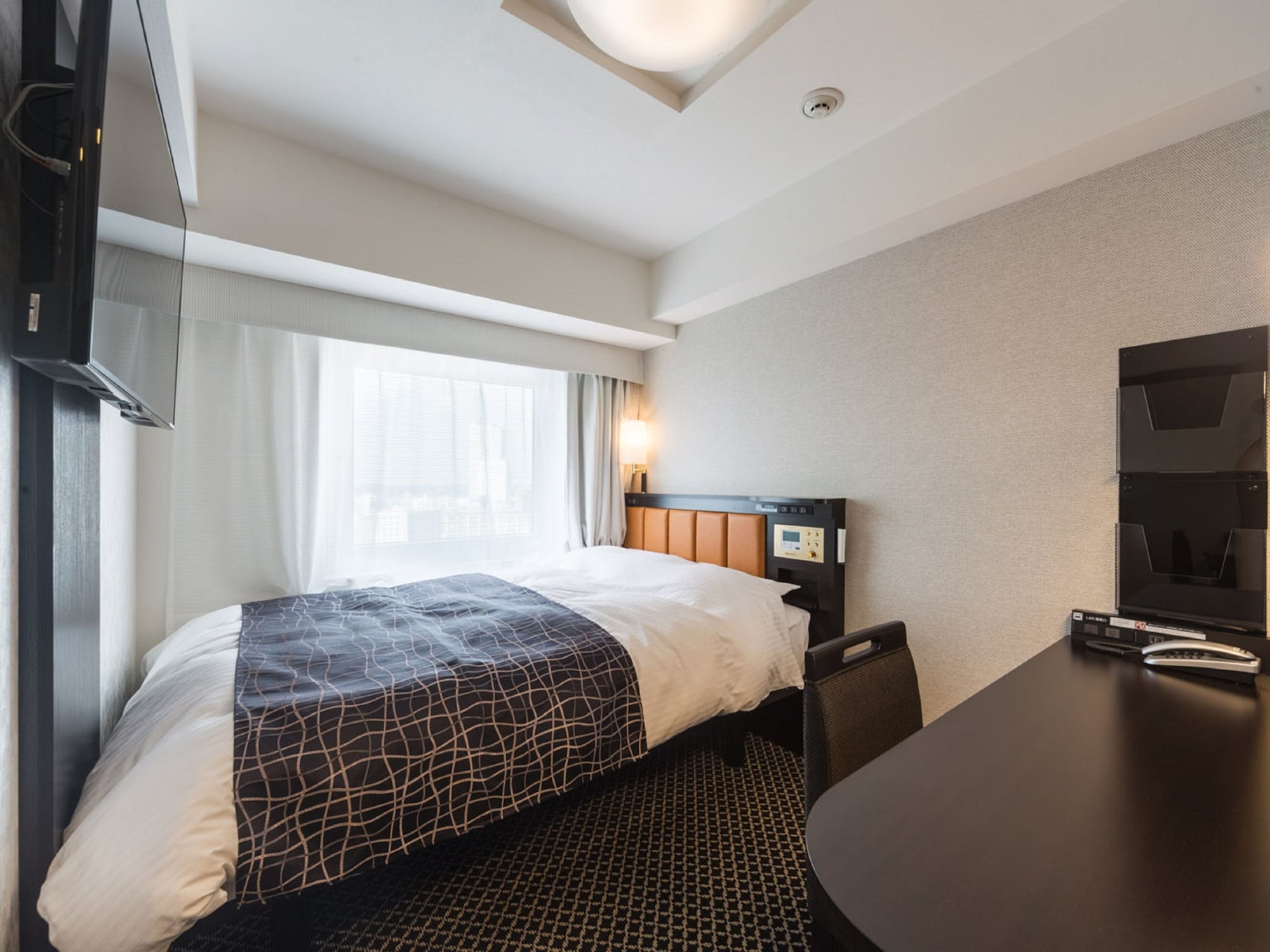 SEMI ROOM, SEMI DOUBLE BED