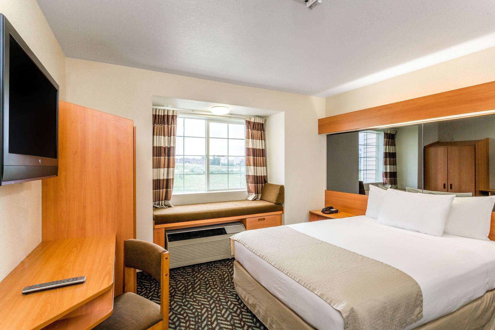 Room, Queen Bed, Accessible