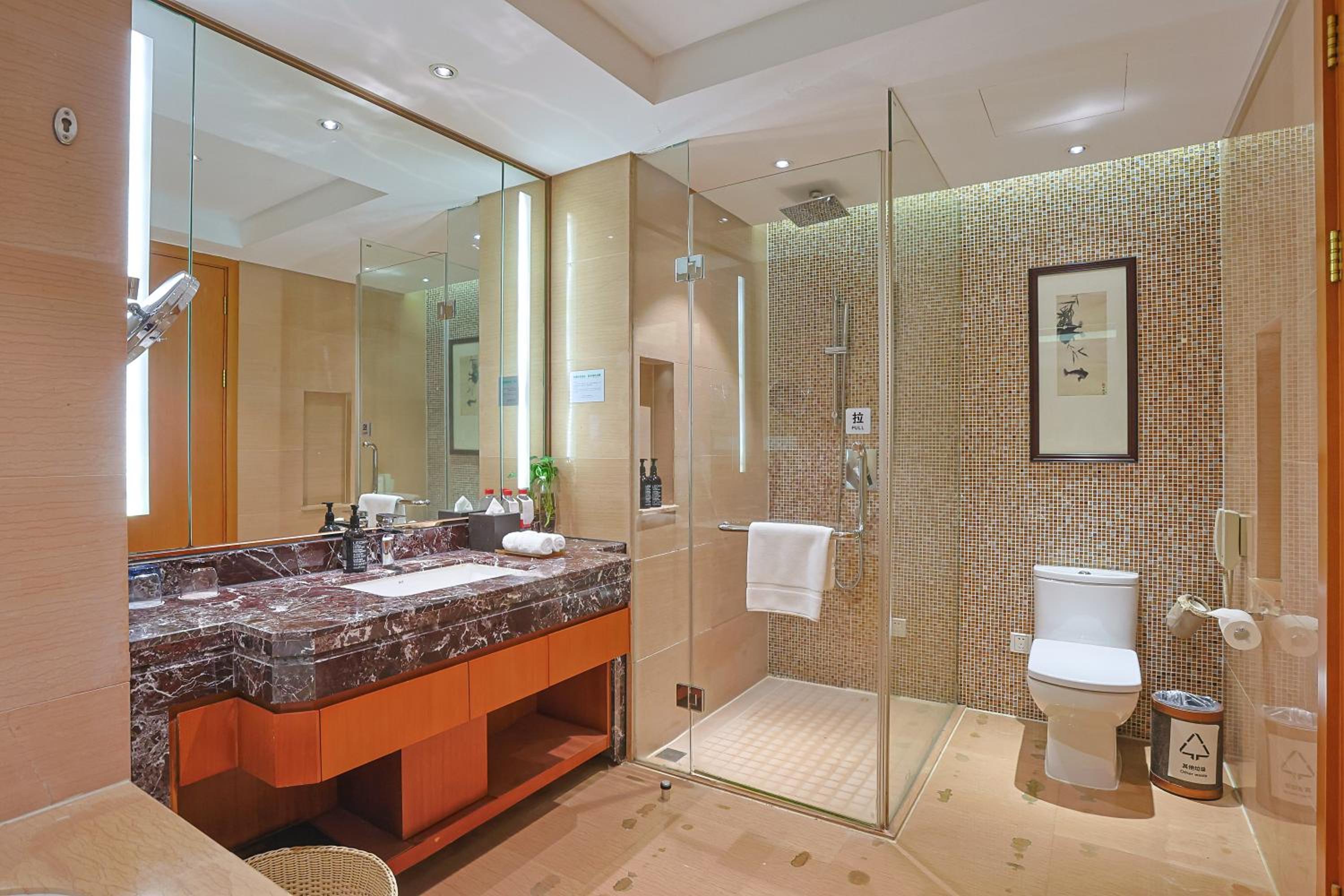 غرفة بزنس بسرير كينج وسرير كوين بإطلالة على النهر، Yiwu Shangcheng Hotel 8/10