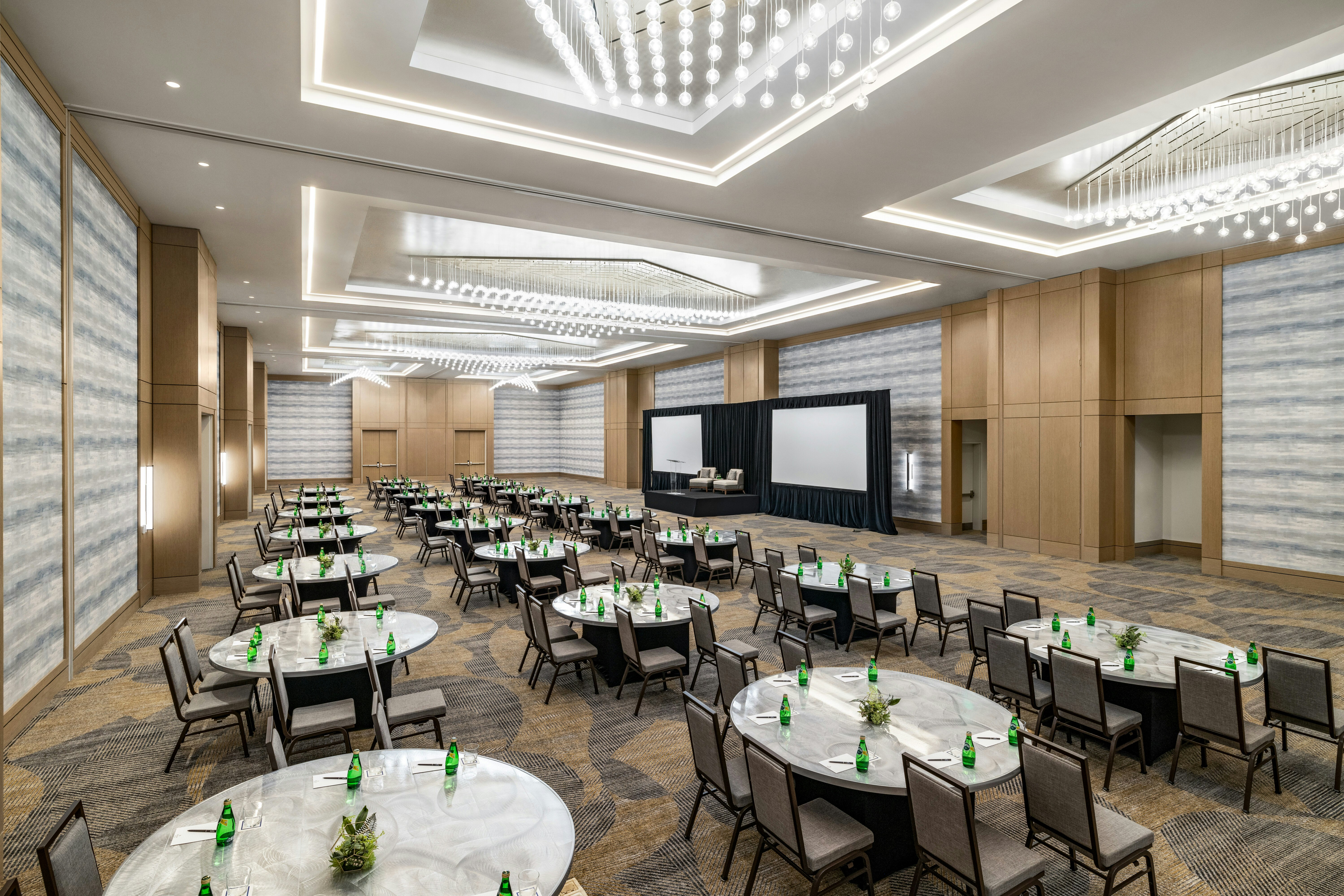 Hilton BNA Nashville Airport Terminal 48/53