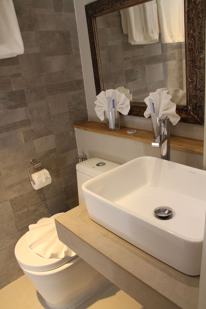 Zuzuni Boutique Hotel 44/50
