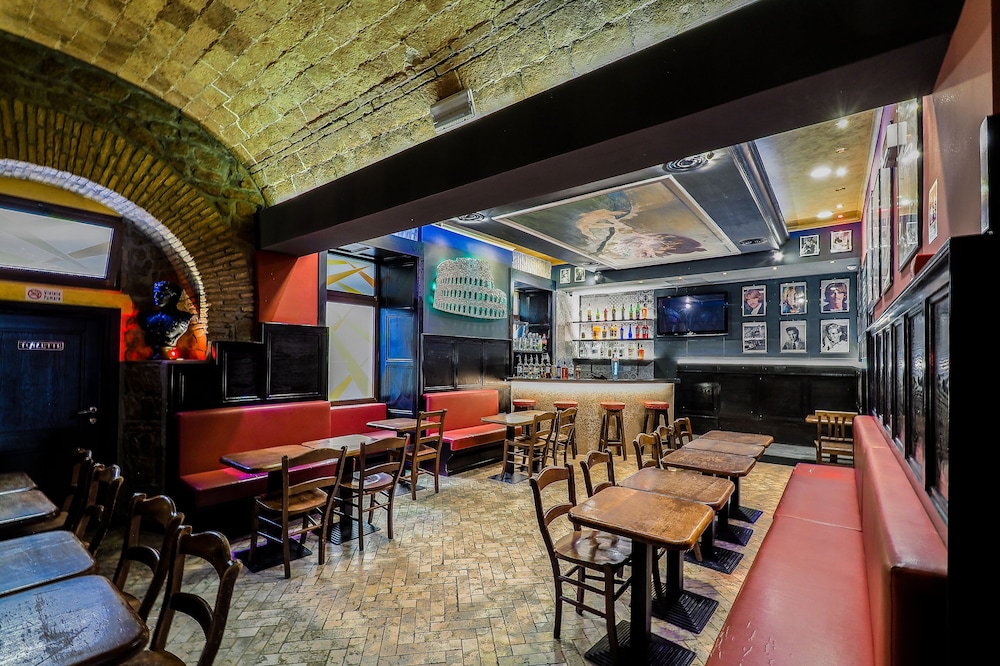 Alessandro Palace Bar 58/69