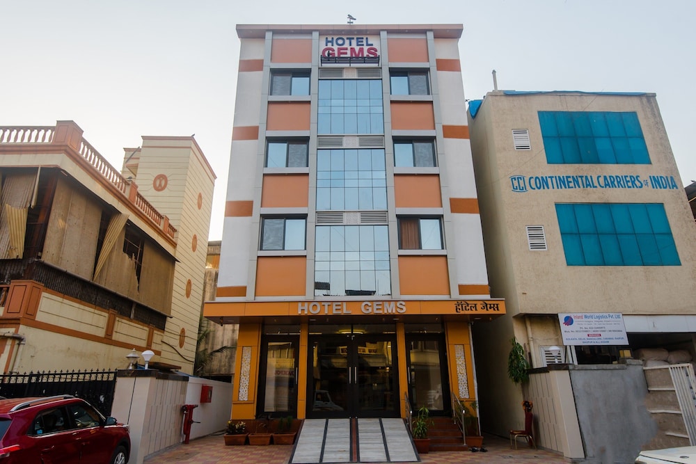 Oyo 13511 Hotel Gems 1/15