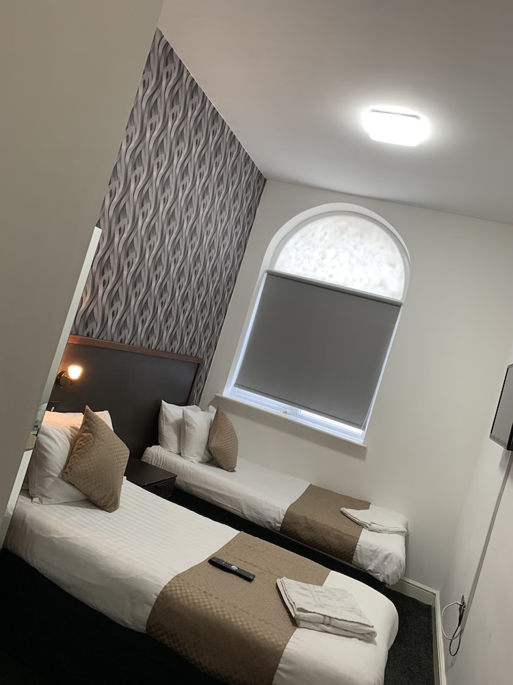 IBI Imperial Salford (ex Trivelles Hotel Manchester - Cross Lane) 19/62