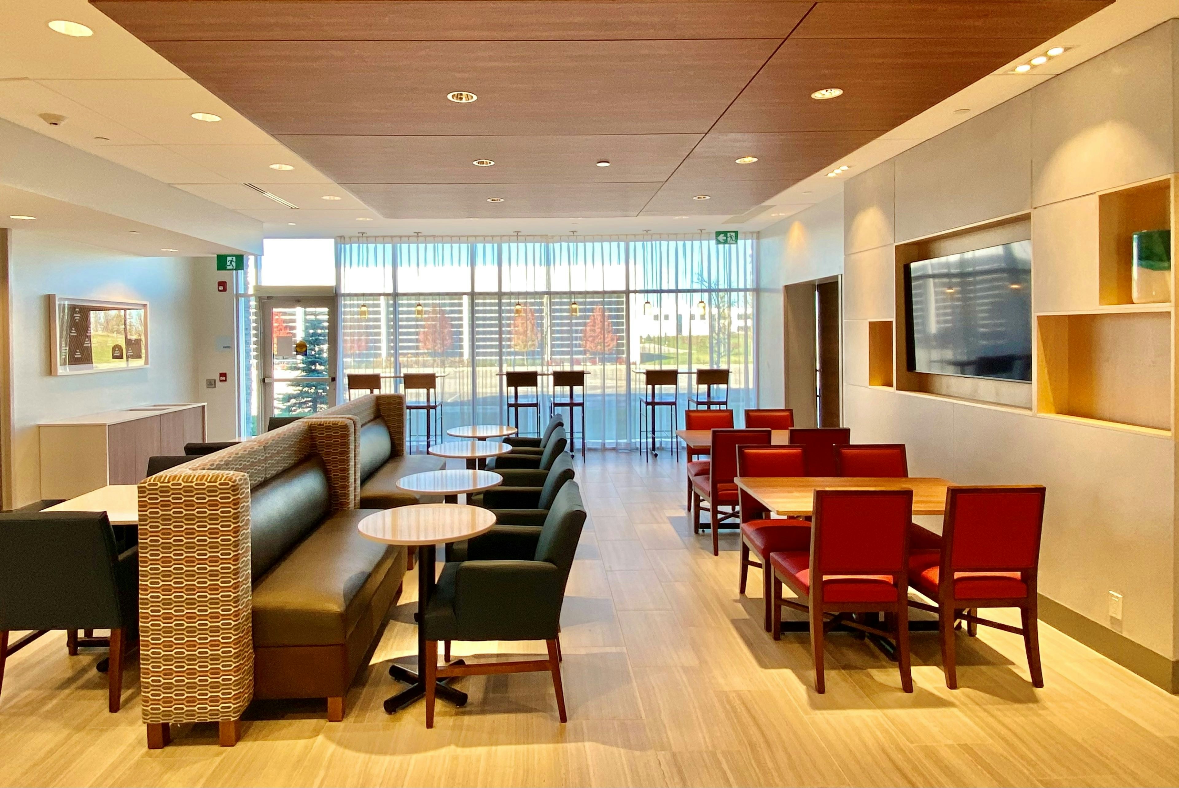 Holiday Inn Express Suites Aurora 55/77