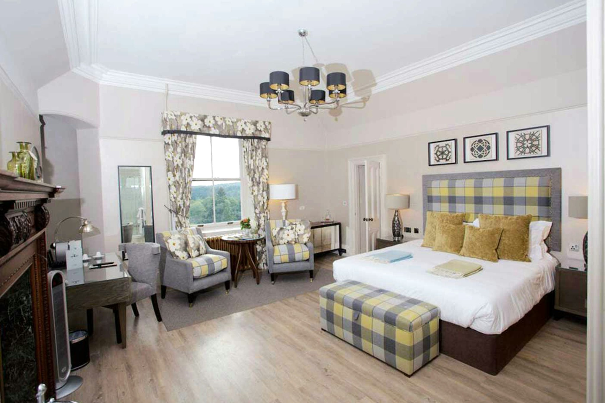 Feature, Double Bed