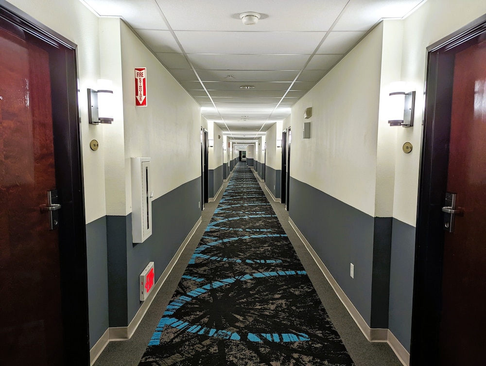 Days Inn by Wyndham Canadian 10/23