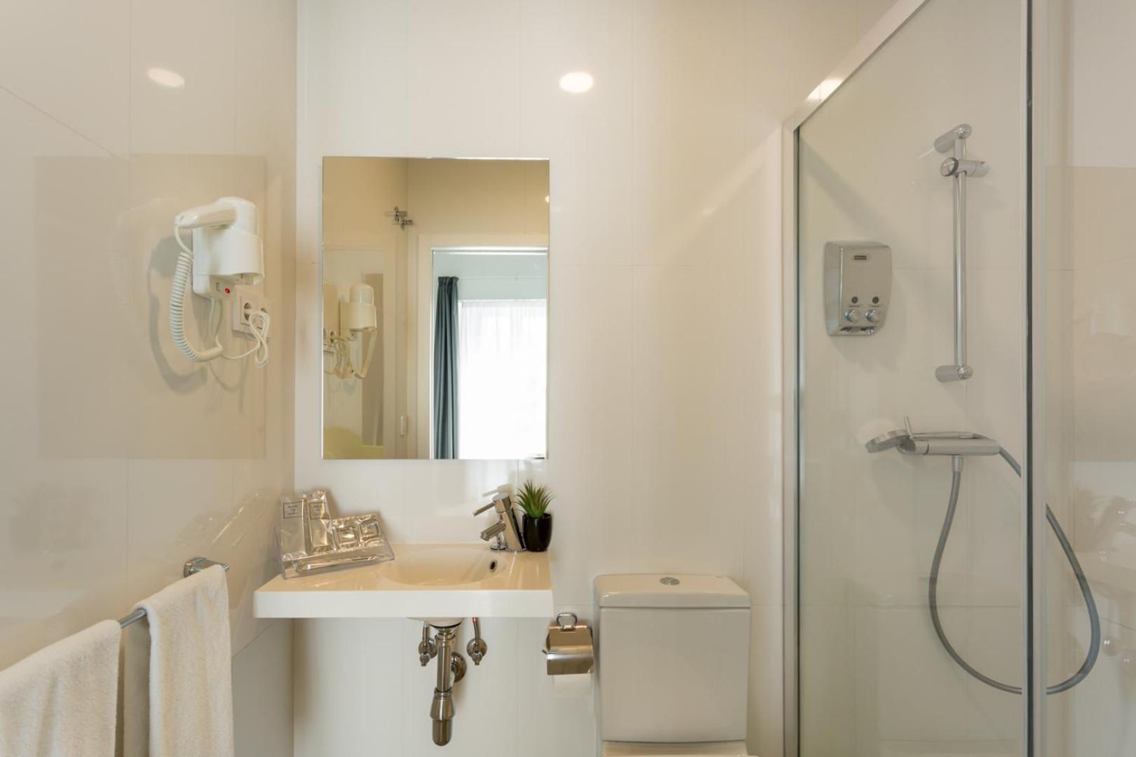 جناح بشرفة، La Puerta de Palacio - Adults Only 3/3