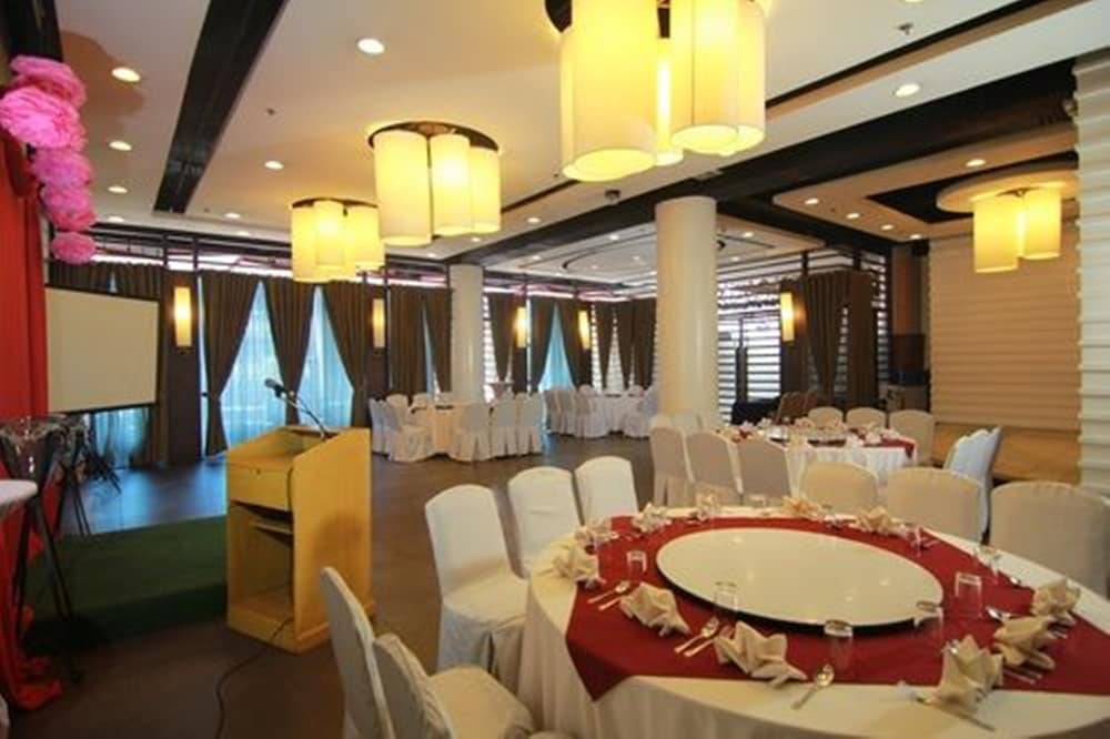 Hotel Supreme Convention Plaza 27/36