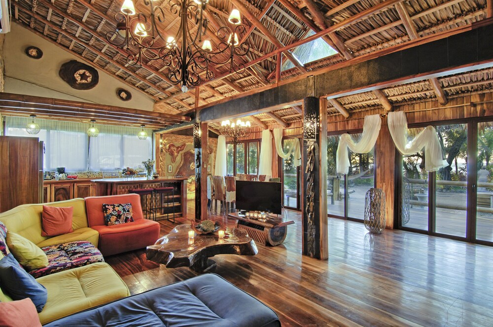 Ocho Artisan Bungalows 54/80
