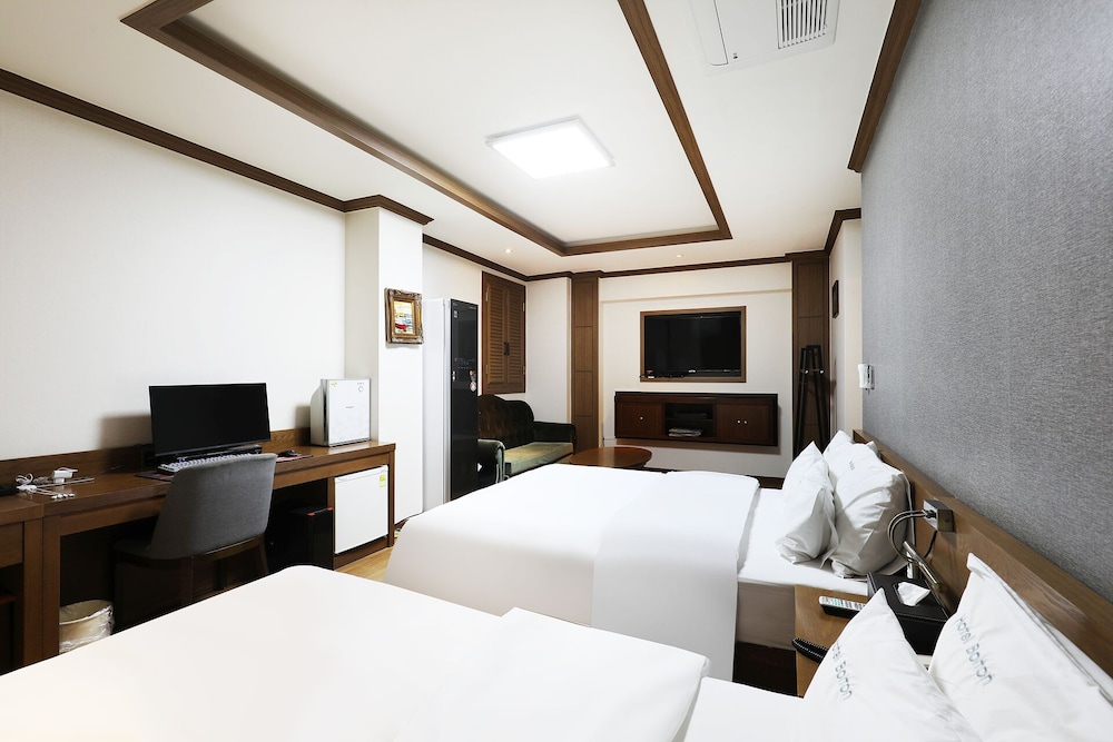 Hotel Food & Tour 19/50