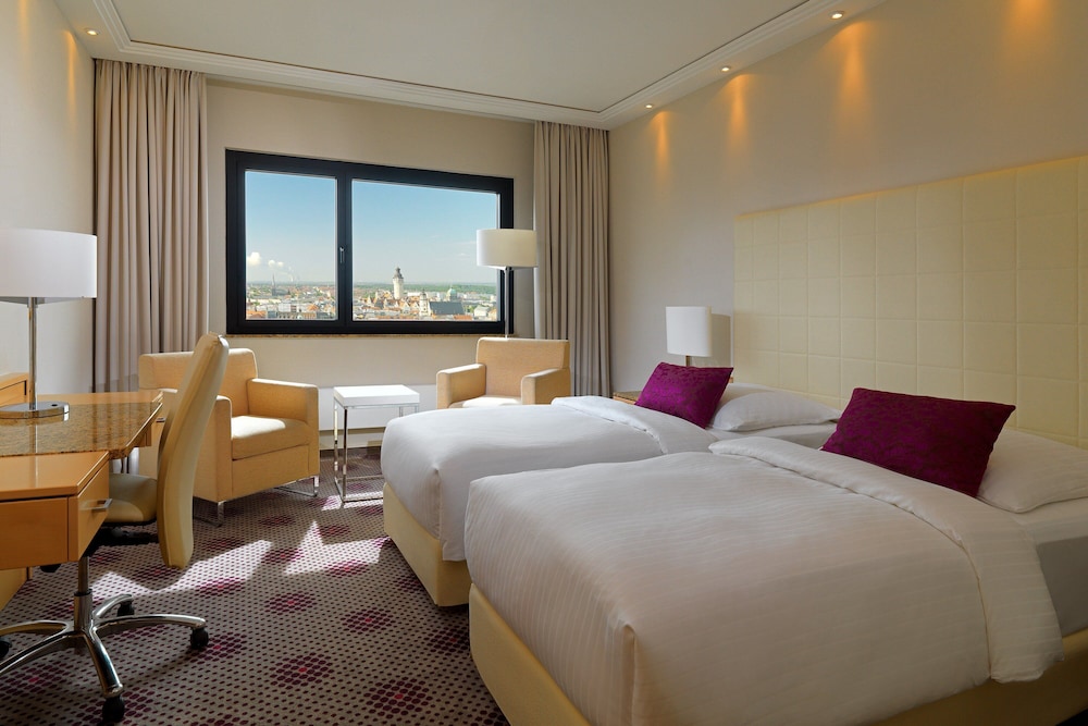 Deluxe, King Bed, City View
