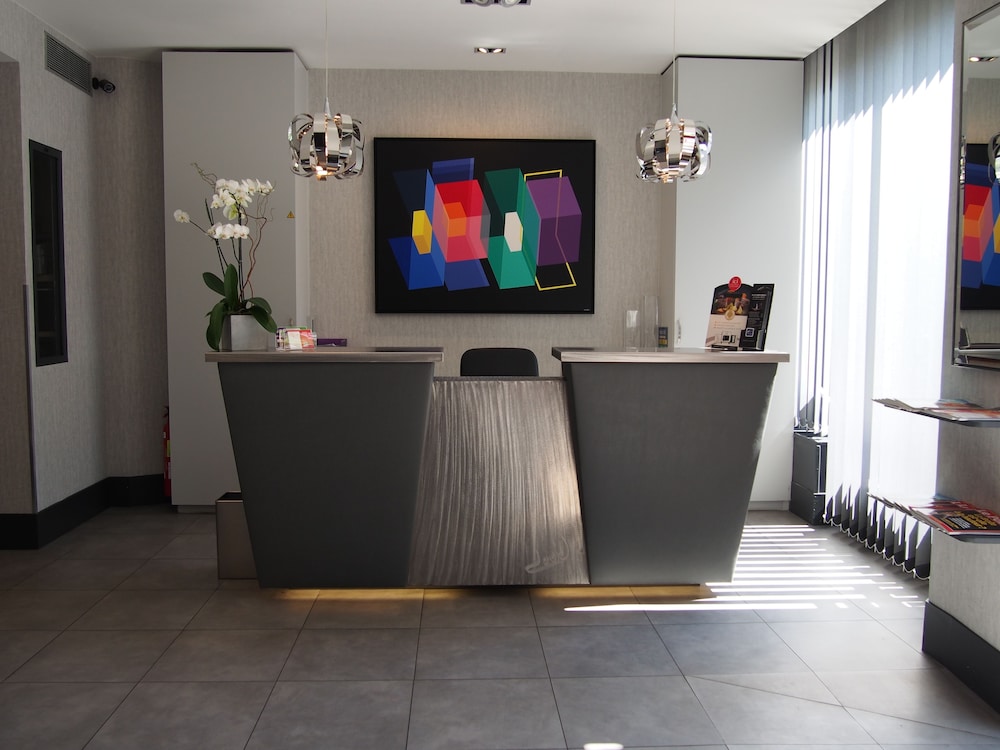 Porte de Versailles Hotel 6/48