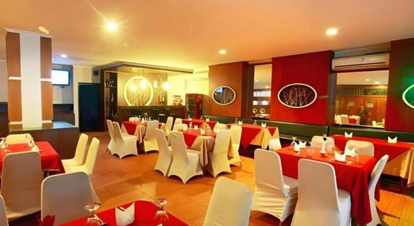 Alexander Hotel Tegal 35/47