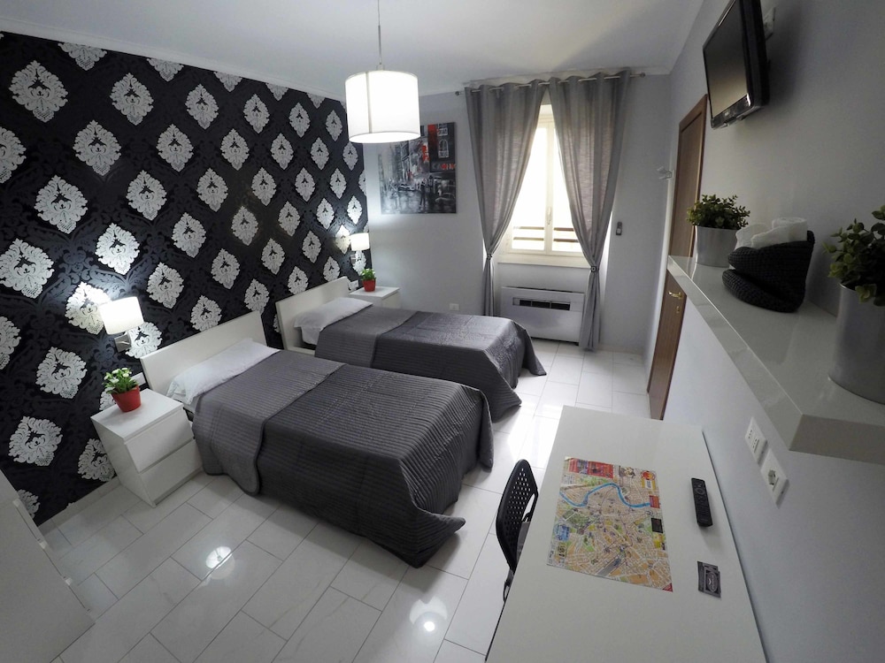 Palladini Hostel Rome 15/50