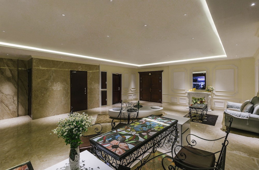 Happy Life Grand Hotel and Sky Bar 63/74
