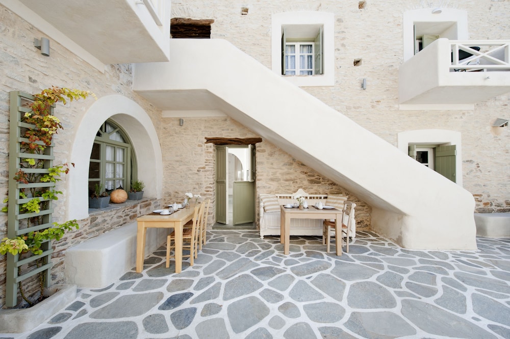 Yialos Ios Hotel 4/64