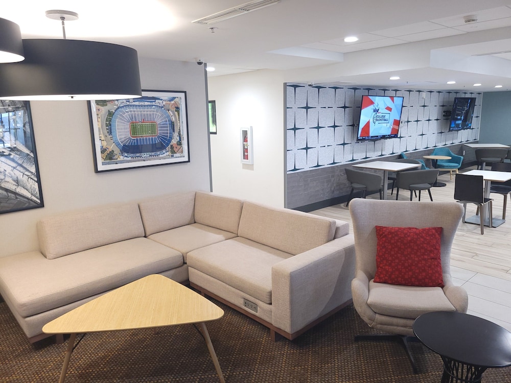 Holiday Inn Hotel Suites Ann Arbor Univ Michigan 47/73
