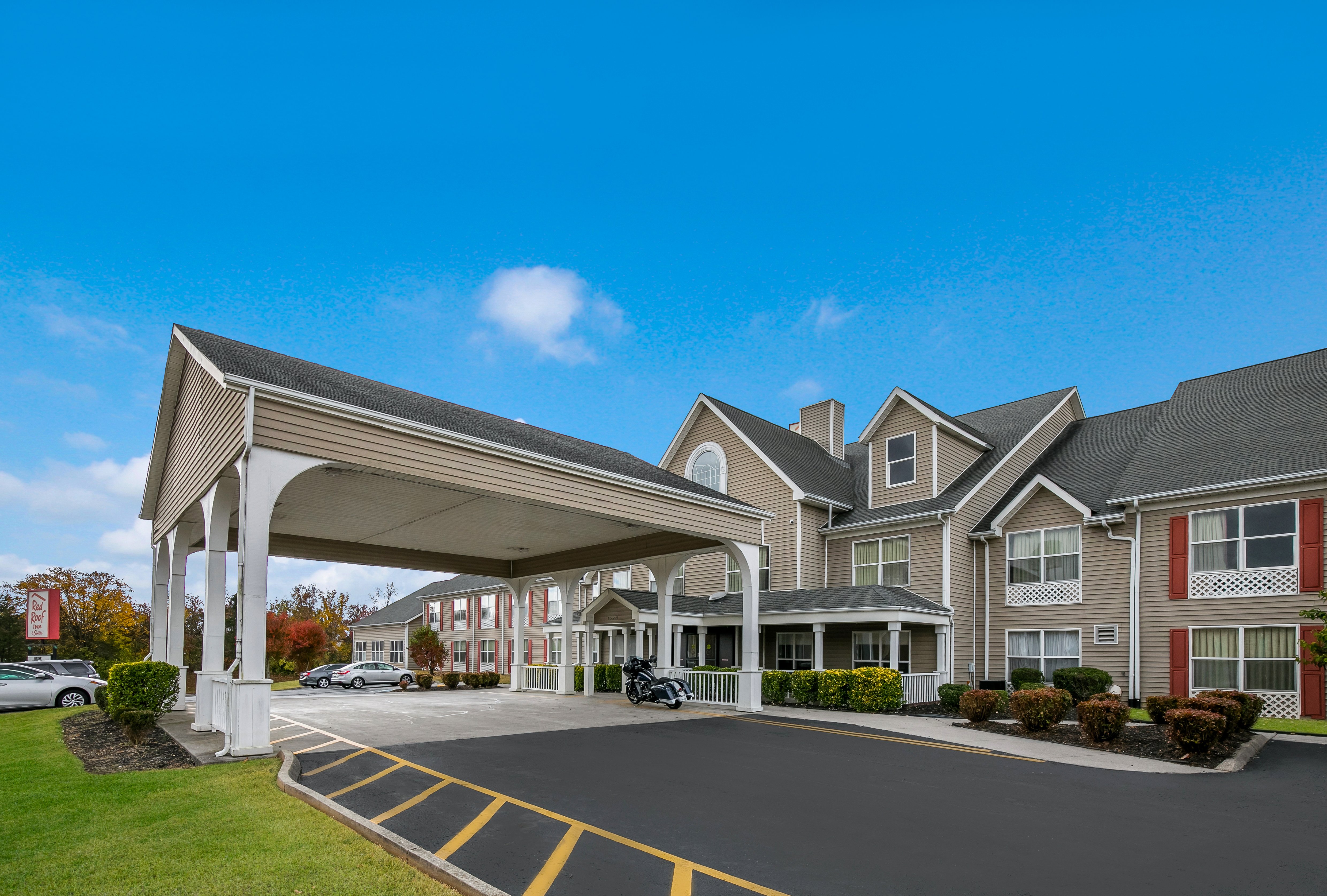 Red Roof Inn and Suites Knoxville East 39/42