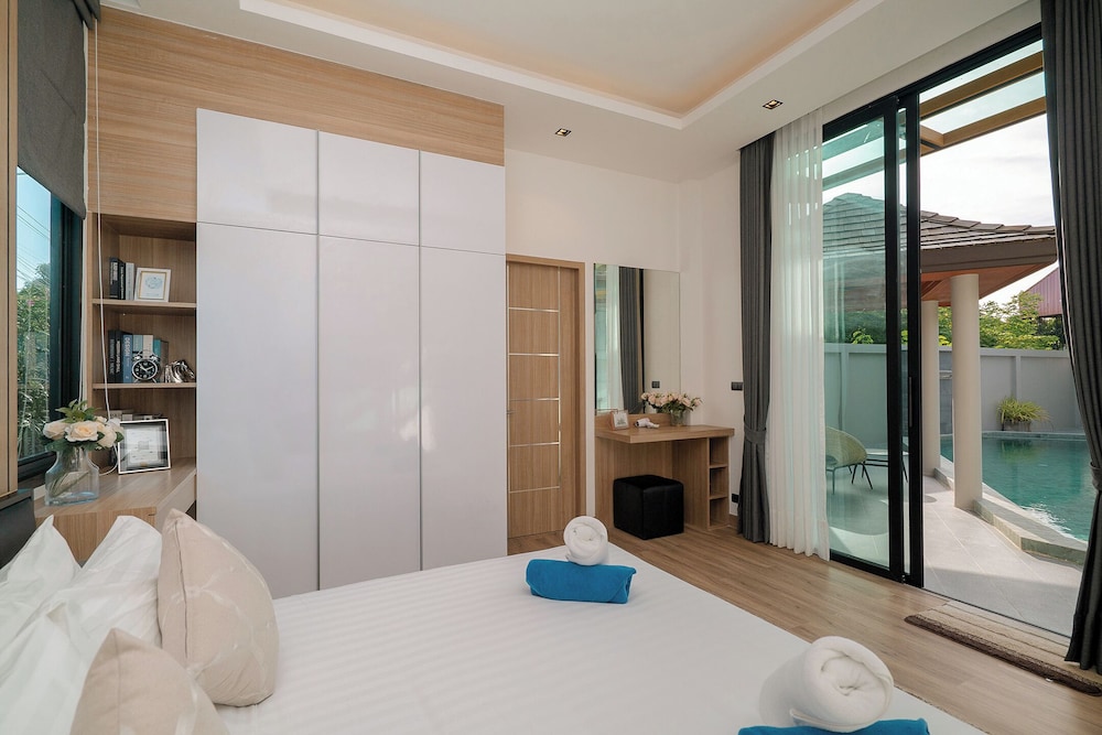 Pool, 5 Bedrooms, Central, Deluxe, Villa, 4 King Beds, 2 Queen Beds، Rawai Vip Villas Kids Park And Spa 7/10