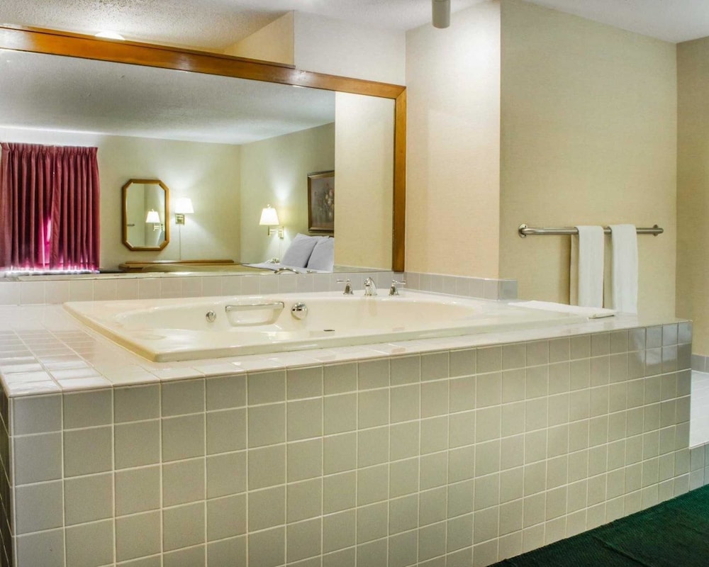 Econo Lodge Mifflintown 5/29