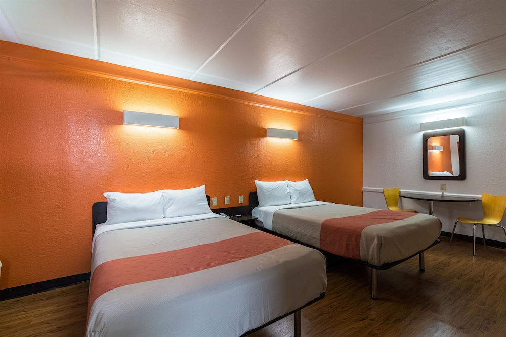 Motel6 Baytown, TX - Garth Rd 33/63