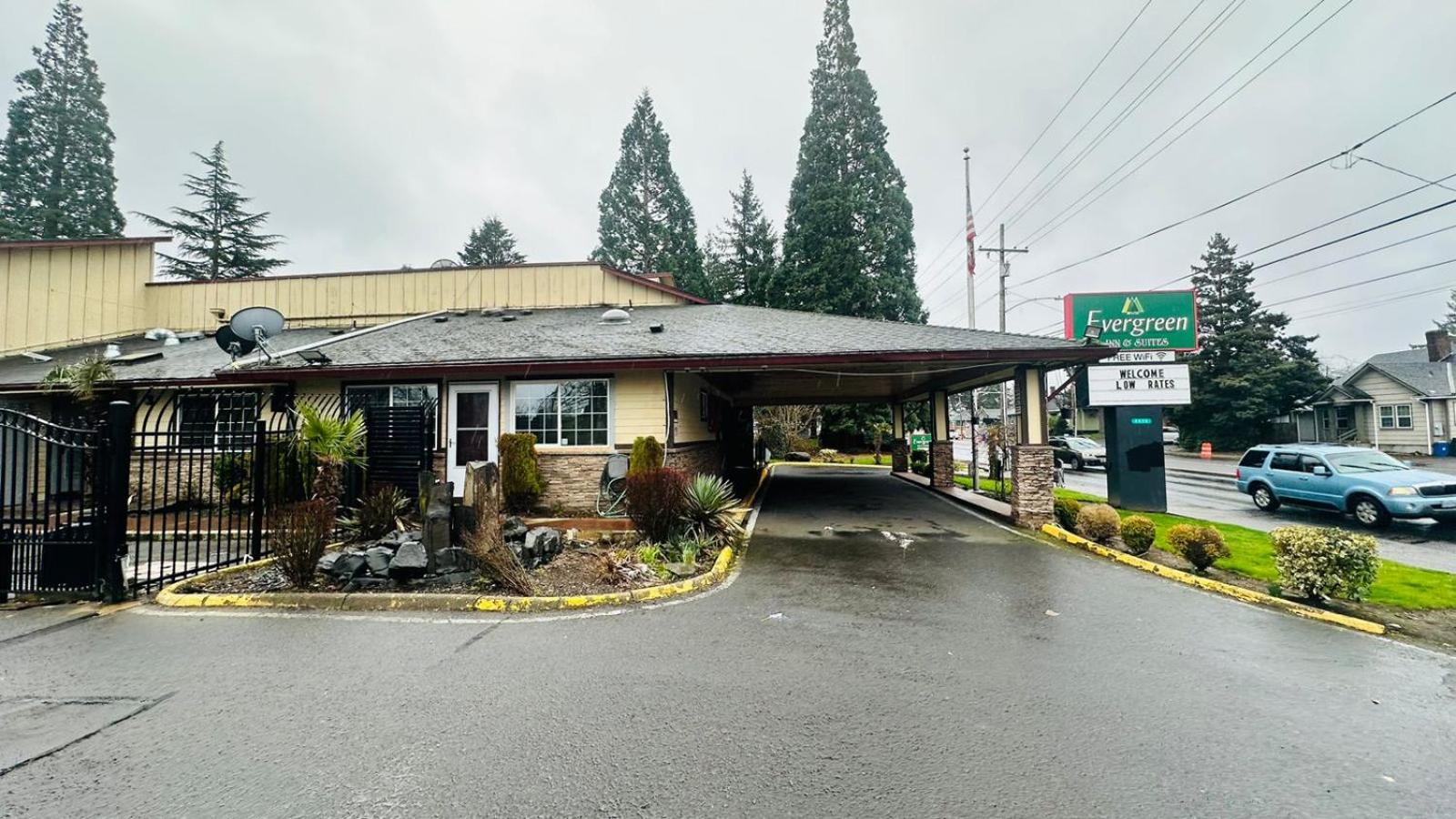 Evergreen Inn Suites Portland 2/48