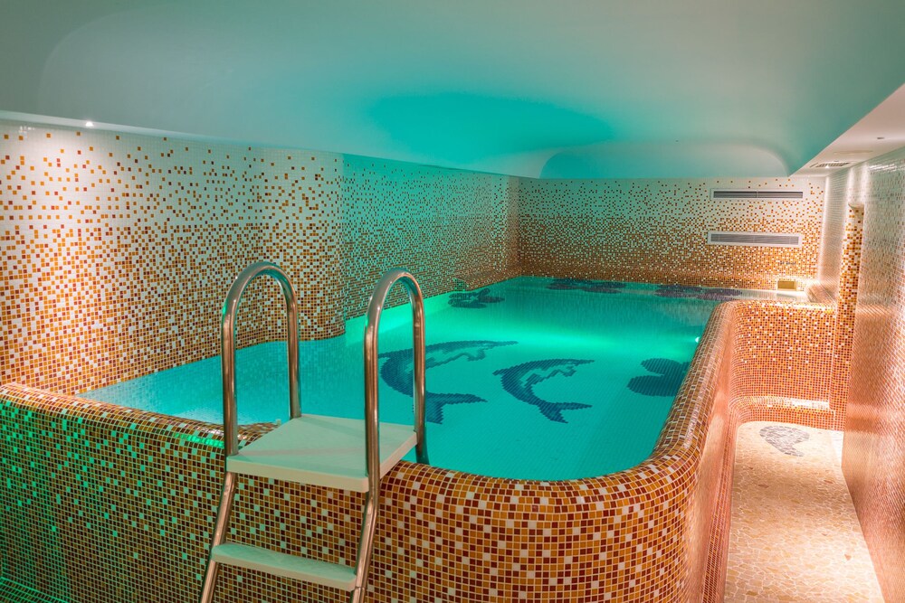 HOTEL BOUTIQUE BELVEDERE SINAIA 24/60