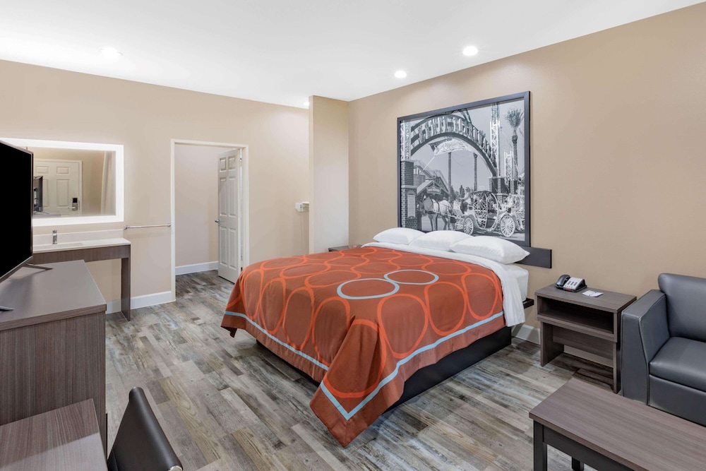 Super 8 by Wyndham Houston NW Beltway 8-West Rd 9/20