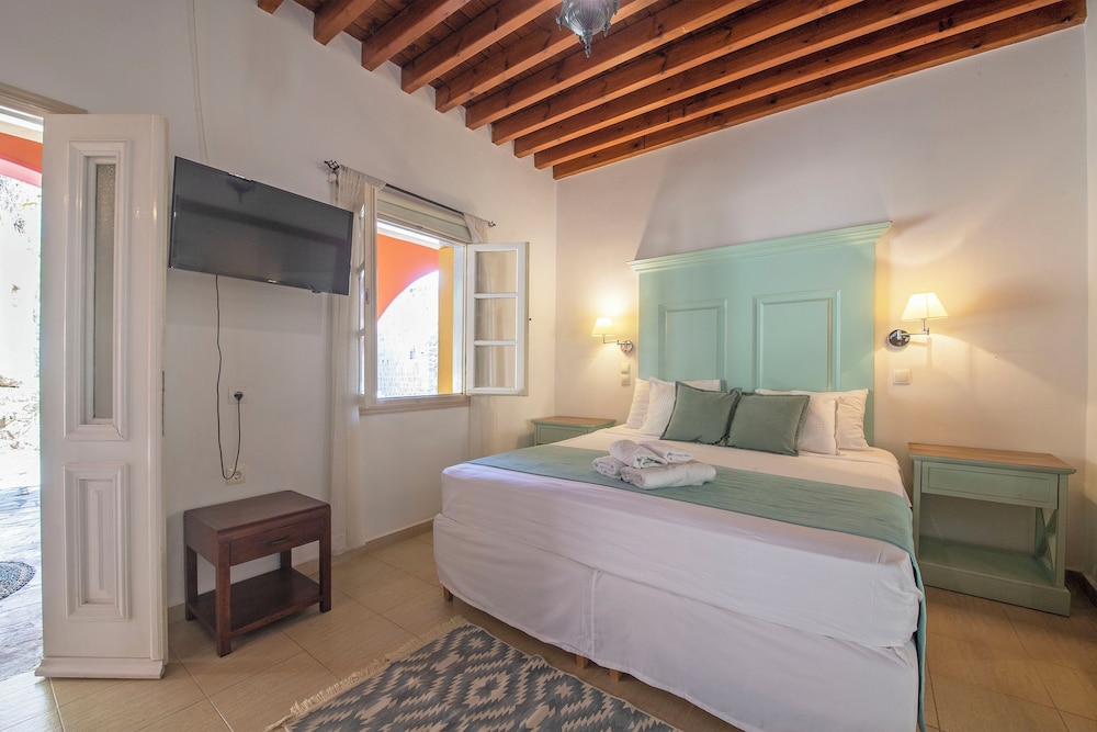 DELUXE, DOUBLE BED