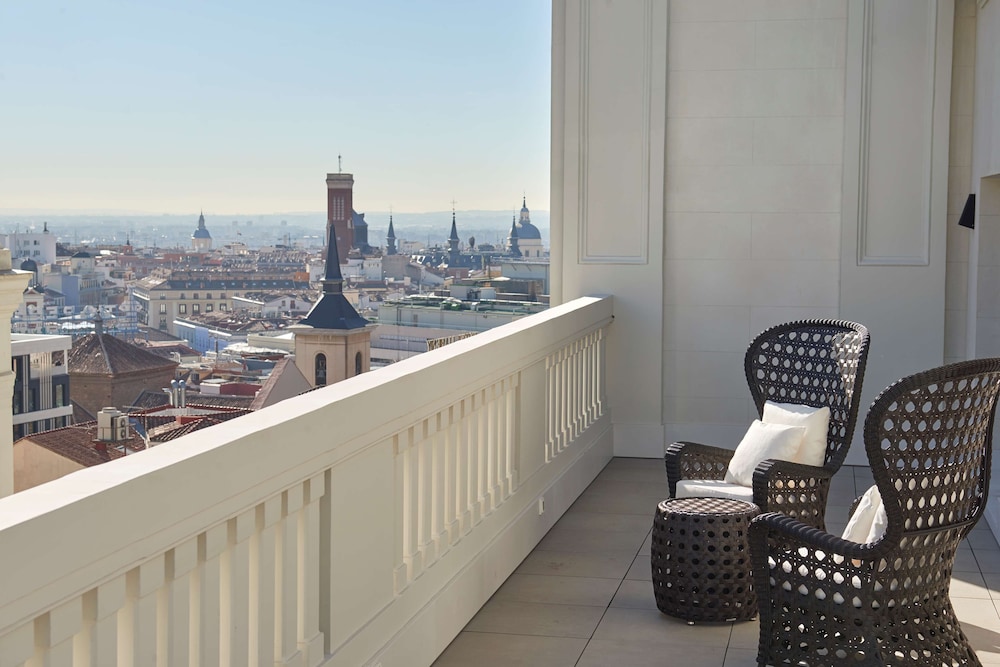 Hyatt Centric Gran Via Madrid 11/72